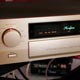 Le pr-amplificateur Accuphase C-2410 en dmonstration.